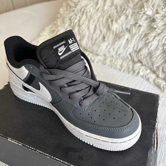 Nike Air Force - Picture 2 of 3